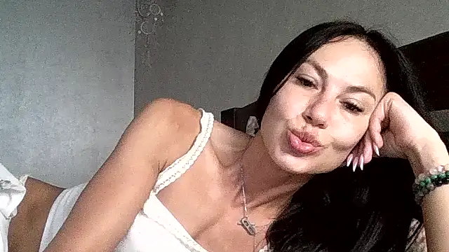 Snapshot of JulianaGold1 chatting on 06-03-26, 06:36 JulianaGold1 online show from 06-03-26, 06:36