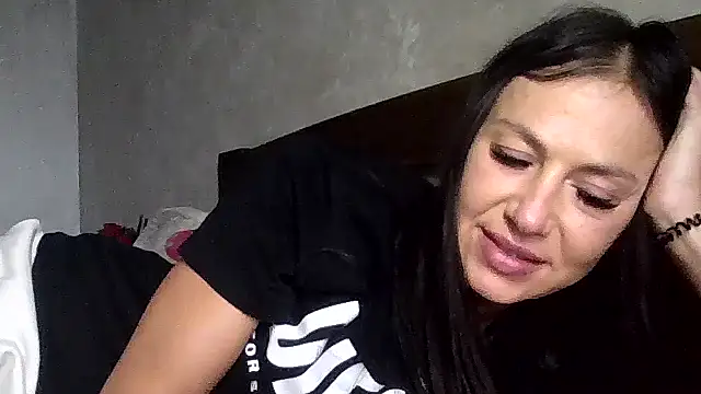 JulianaGold1 online show from 09-30-25, 04:35