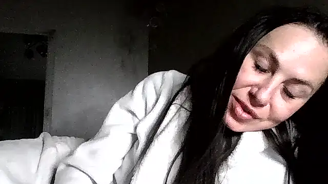 Snapshot of JulianaGold1 chatting on 06-06-26, 10:26 JulianaGold1 online show from 06-06-26, 10:26