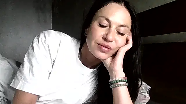 Snapshot of JulianaGold1 chatting on 05-29-26, 07:42 JulianaGold1 online show from 05-29-26, 07:42