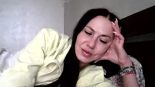 Snapshot of JulianaGold1 chatting on 05-13-26, 12:45 JulianaGold1 online show from 05-13-26, 12:45