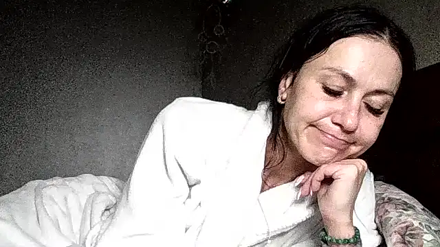 Snapshot of JulianaGold1 chatting on 05-19-26, 09:22 JulianaGold1 online show from 05-19-26, 09:22