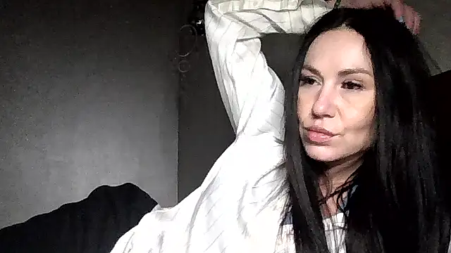 JulianaGold1 online show from 02-02-26, 05:45