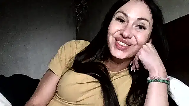 Snapshot of JulianaGold1 chatting on 04-27-26, 08:18 JulianaGold1 online show from 04-27-26, 08:18