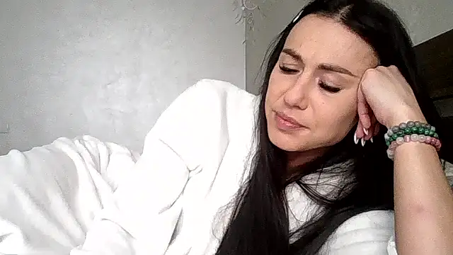 Snapshot of JulianaGold1 chatting on 05-18-26, 02:11 JulianaGold1 online show from 05-18-26, 02:11