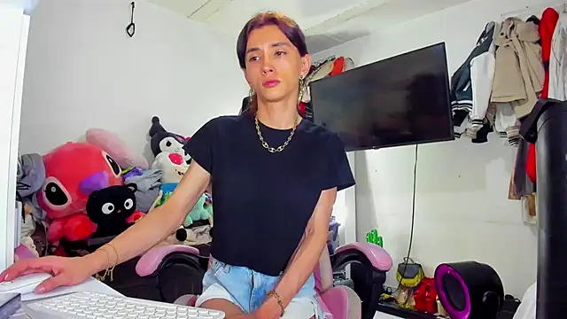 Snapshot of Lawrncesofiets chatting on 10-29-25, 07:35 Lawrncesofiets online show from 10-29-25, 07:35