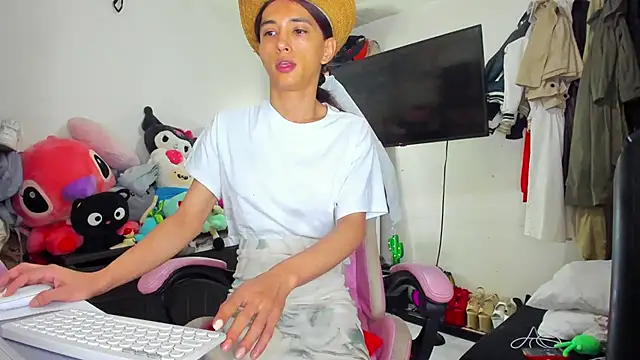 Snapshot of Lawrncesofiets chatting on 10-27-25, 05:47 Lawrncesofiets online show from 10-27-25, 05:47