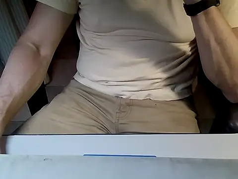 Snapshot of mariohurt101 chatting on 10-24-25, 09:14 mariohurt101 online show from 10-24-25, 09:14