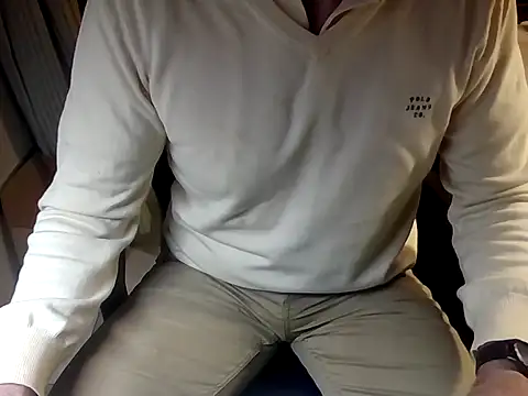 Snapshot of mariohurt101 chatting on 10-25-25, 03:23 mariohurt101 online show from 10-25-25, 03:23