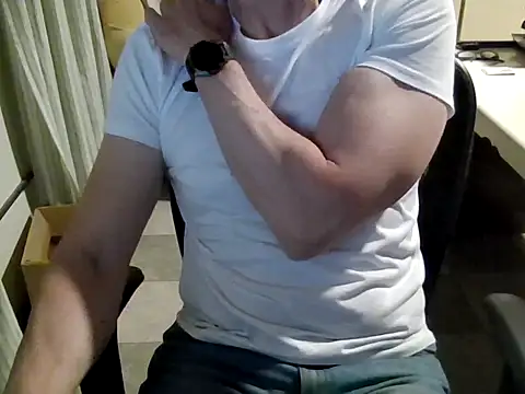 Snapshot of mariohurt101 chatting on 10-01-25, 10:02 mariohurt101 online show from 10-01-25, 10:02