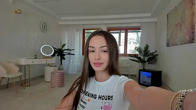 TiffanyHouston  online show from 02-13-25, 07:13