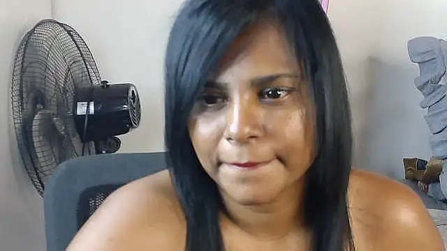 Snapshot of sunshinelady_ chatting on 10-22-25, 09:42 sunshinelady online show from 10-22-25, 09:42