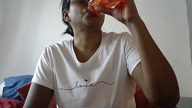 Snapshot of sunshinelady_ chatting on 01-19-25, 03:10 sunshinelady online show from 01-19-25, 03:10