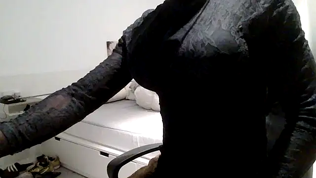 Snapshot of pocker498 chatting on 11-27-25, 06:14 pocker498 online show from 11-27-25, 06:14