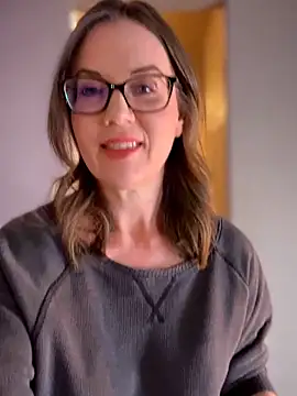 MaiseKnox online show from 12-20-25, 09:39