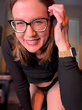 Snapshot of MaiseKnox chatting on 07-02-26, 11:11 MaiseKnox online show from 07-02-26, 11:11