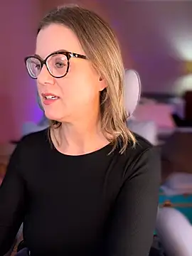 MaiseKnox online show from 02-18-26, 11:45