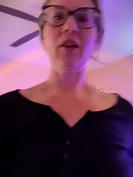 MaiseKnox online show from 02-17-26, 10:40