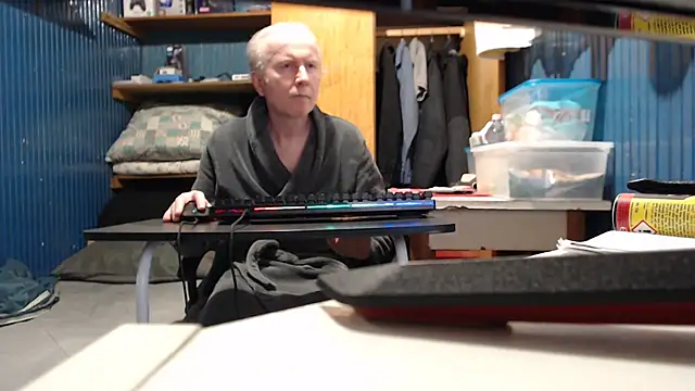 Snapshot of Vgy67Z95 chatting on 10-15-25, 03:42 Vgy67Z95 online show from 10-15-25, 03:42