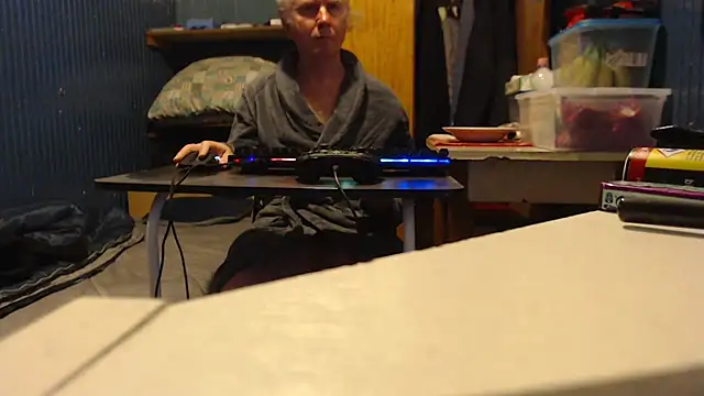 Snapshot of Vgy67Z95 chatting on 12-31-24, 04:14 Vgy67Z95 online show from 12-31-24, 04:14