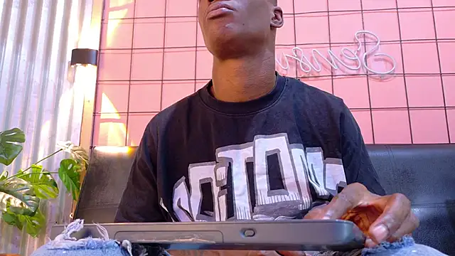 Snapshot of martin_killer chatting on 02-14-26, 07:25 martin killer online show from 02-14-26, 07:25