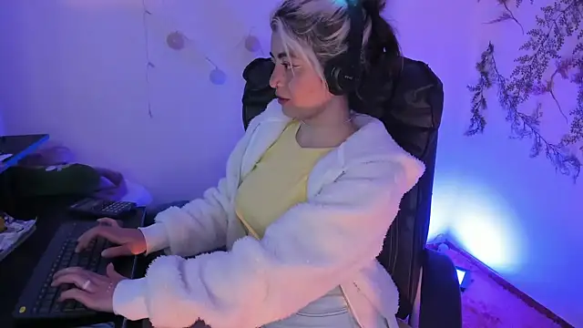 Sammysammy  online show from 02-08-25, 04:14