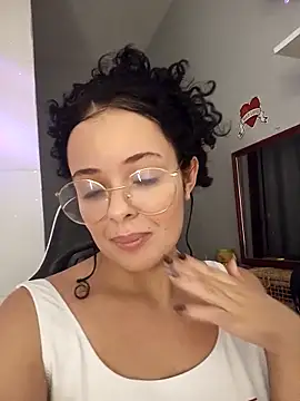 Snapshot of NinaSweet2 chatting on 03-28-26, 04:02 NinaSweet2 online show from 03-28-26, 04:02