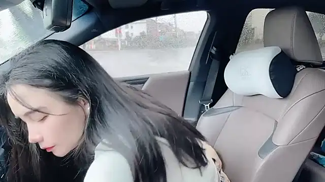 Snapshot of orla2021 chatting on 10-18-25, 02:02 orla2021 online show from 10-18-25, 02:02