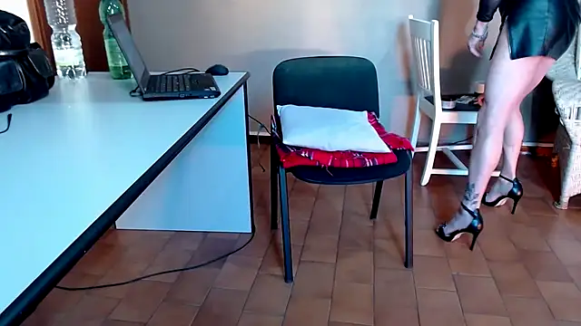 Miss-Mikaele online show from 11-28-25, 02:28