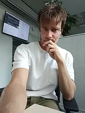 Snapshot of fit_ass_2021 chatting on 06-18-26, 04:23 fit ass 2021 online show from 06-18-26, 04:23