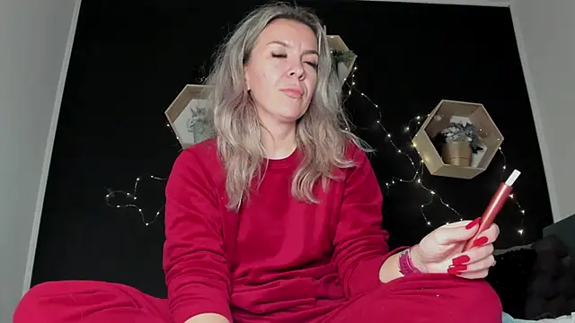 Snapshot of Alesys69 chatting on 12-16-25, 10:36 Alesys69 online show from 12-16-25, 10:36