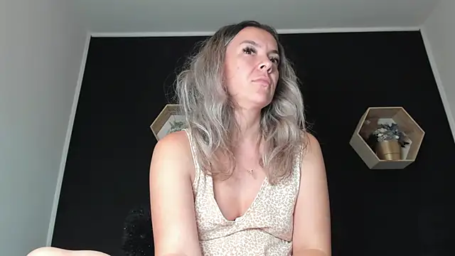 Snapshot of Alesys69 chatting on 09-21-25, 09:42 Alesys69 online show from 09-21-25, 09:42