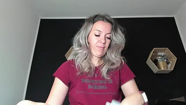 Snapshot of Alesys69 chatting on 09-28-25, 10:06 Alesys69 online show from 09-28-25, 10:06