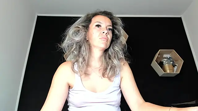 Snapshot of Alesys69 chatting on 09-08-25, 09:47 Alesys69 online show from 09-08-25, 09:47