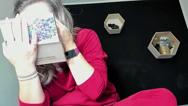 Snapshot of Alesys69 chatting on 10-27-25, 11:49 Alesys69 online show from 10-27-25, 11:49