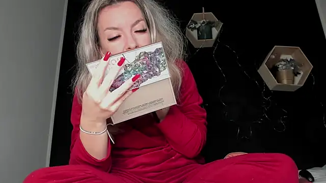 Snapshot of Alesys69 chatting on 12-21-25, 01:30 Alesys69 online show from 12-21-25, 01:30