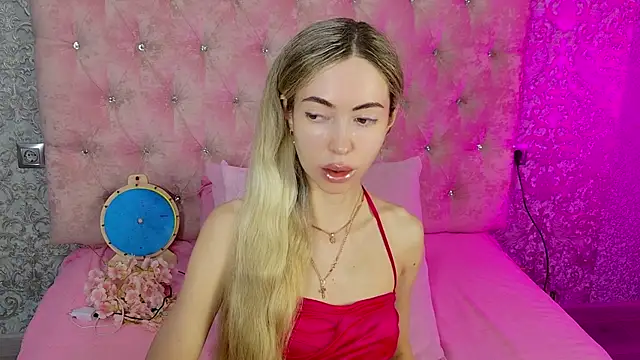Snapshot of Akilla_Queen chatting on 06-27-26, 01:55 Akilla Queen online show from 06-27-26, 01:55