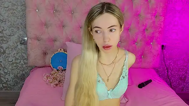 Snapshot of Akilla_Queen chatting on 06-30-26, 02:00 Akilla Queen online show from 06-30-26, 02:00