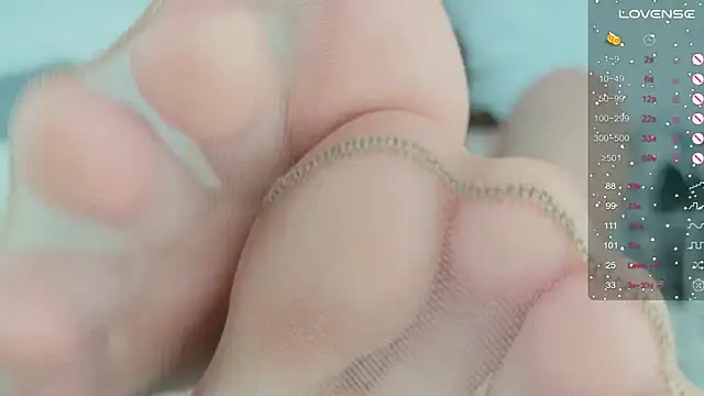 Snapshot of _Allice chatting on 01-08-25, 12:47 Allice online show from 01-08-25, 12:47