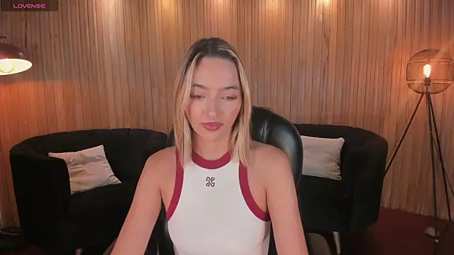 Snapshot of MelissaMoore_ chatting on 06-27-26, 10:43 MelissaMoore online show from 06-27-26, 10:43