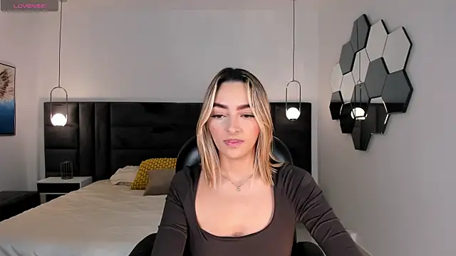 Snapshot of MelissaMoore_ chatting on 07-25-26, 10:22 MelissaMoore online show from 07-25-26, 10:22