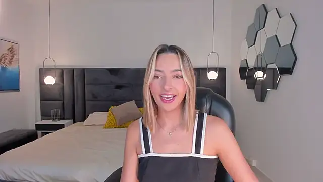 Snapshot of MelissaMoore_ chatting on 07-24-26, 10:11 MelissaMoore online show from 07-24-26, 10:11