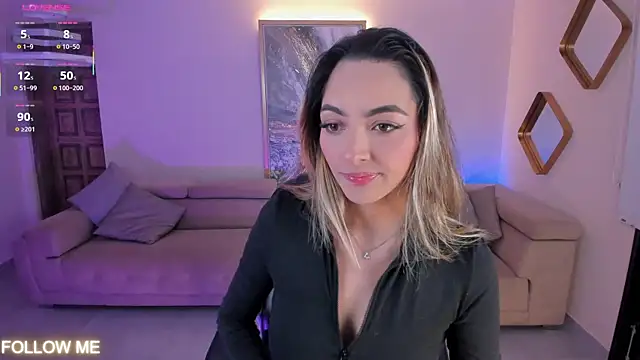 Snapshot of MelissaMoore_ chatting on 10-01-25, 02:38 MelissaMoore online show from 10-01-25, 02:38