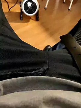 Snapshot of papiculo86 chatting on 12-22-24, 12:28 papiculo86 online show from 12-22-24, 12:28