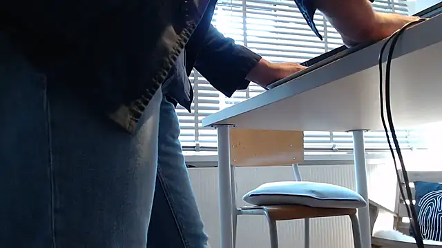 Snapshot of papiculo86 chatting on 03-19-25, 04:24 papiculo86 online show from 03-19-25, 04:24