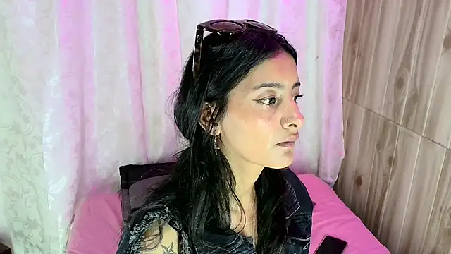 skinny Yizz online show from 11-25-25, 03:45