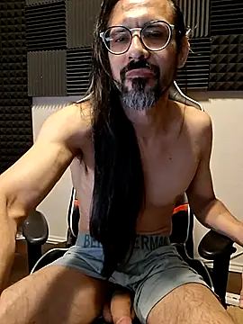 Snapshot of Youreherewithme chatting on 04-18-26, 11:05 Youreherewithme online show from 04-18-26, 11:05
