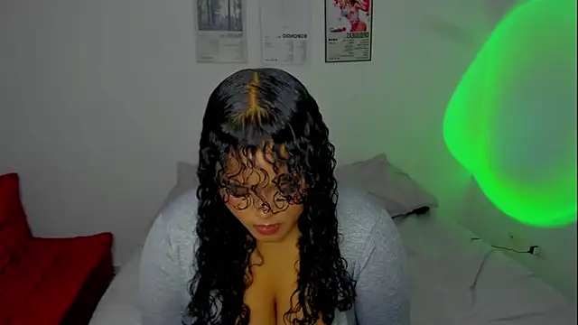 Snapshot of Dephne__ chatting on 02-12-26, 11:37 Dephne online show from 02-12-26, 11:37