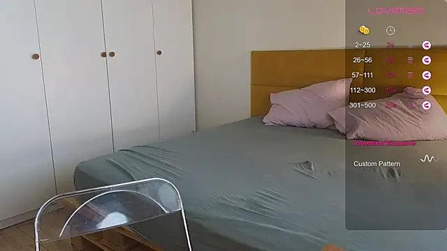 Snapshot of AliceKingsleigh chatting on 11-30-25, 06:25 AliceKingsleigh online show from 11-30-25, 06:25