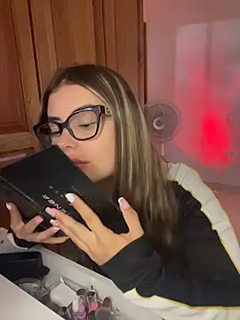 Miss valeriaa online show from 04-03-26, 09:54